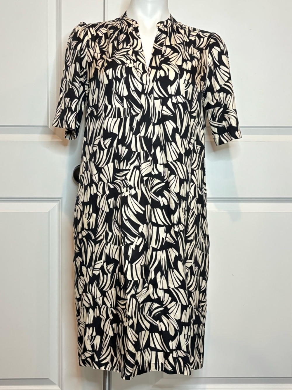 HOBBS Black Ivory Print Short Sleeve V-neck Shift Dress 6
